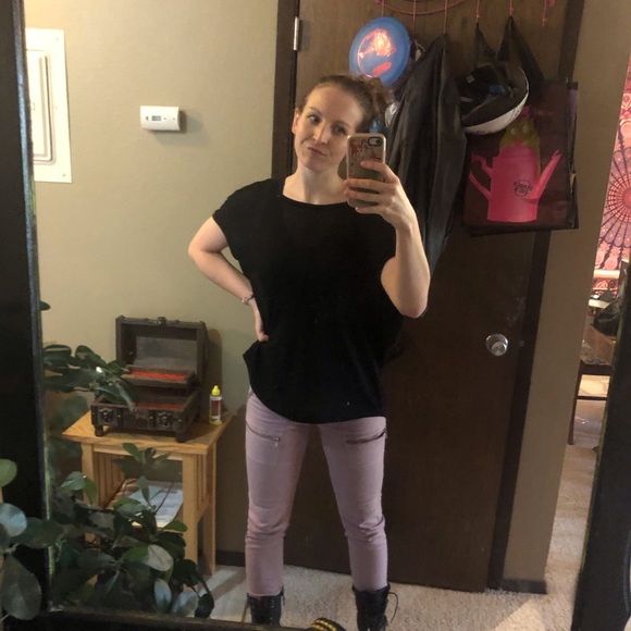 Adorable pink skinny pants with zippers all over - Picture 2 of 3